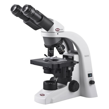 Microscópio binocular e trinocular para rotina e  ensino